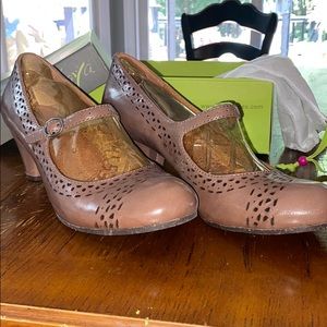 Brand New Naya Castalia Mary Jane Pump